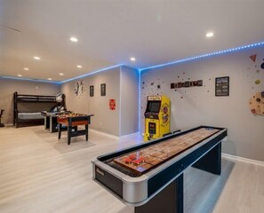 Games room - Poconos Retreat near Camelback | Hot tub, Game Room, Sauna,  Deck & Grill (Tannersville)