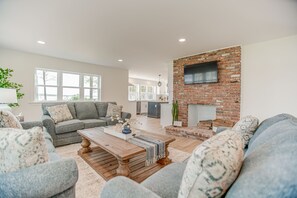 Fernseher, Kamin, Tischtennisplatte