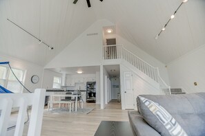 Fernseher, Kamin, Tischtennisplatte