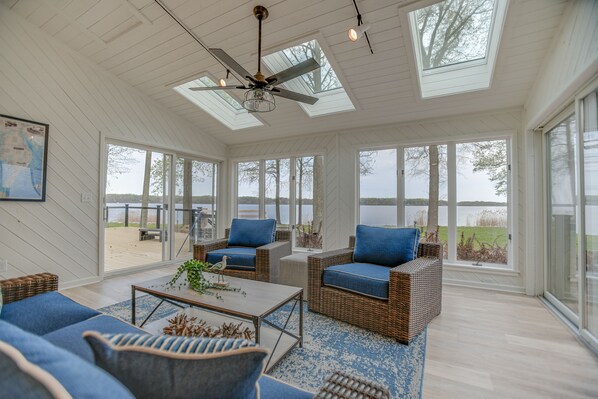 Televisión, chimenea y tenis de mesa 