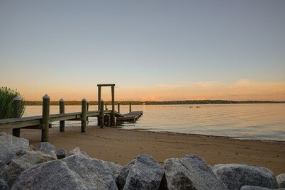 Chesapeake Point | Waterfront w/ HOT TUB + Beach!