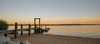 Chesapeake Point | Waterfront w/ HOT TUB + Beach!