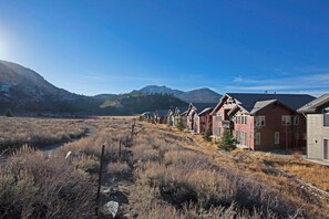 Exterior - A CUT ABOVE -A Cut Above - 4 bedroom Snowcreek Townhome Sleeps 10 (Mammoth Lakes)