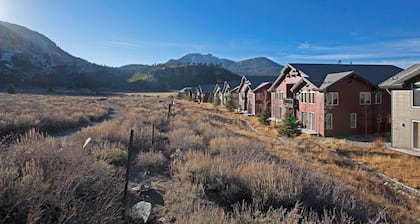 A CUT ABOVE -A Cut Above - 4 bedroom Snowcreek Townhome Sleeps 10
