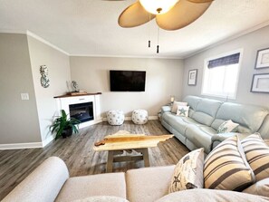 TV, fireplace