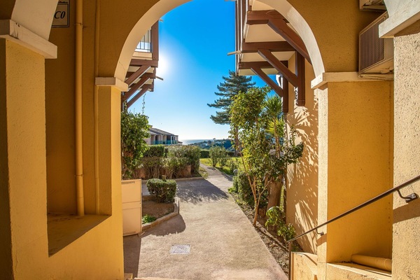 Ciel, Plante, Bâtiment, Fenêtre, Arbre, Maison, Zone Résidentielle, Immobilier, Façade