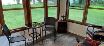 Lakefront Cottage on Lake Winnebago-18 minutes from the EAA grounds