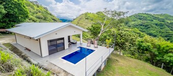 Journeys End- Stunning Views in Gated Community