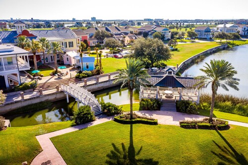 Bay views Cottage w/private suite, 4 min from beach and Moody Gardens 