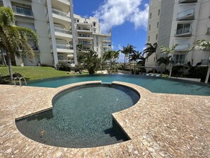 Outdoor pool - Nice 2 bed-rooms apartment at Aquamarina Residence (Sint Maarten)