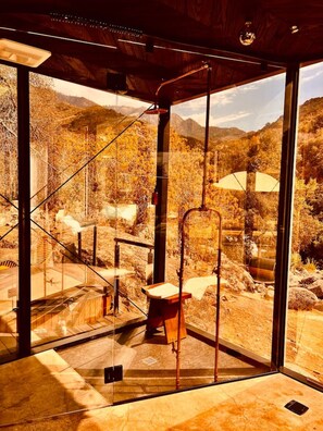 Interior - Paradise Ranch Inn- Infinite House Hot Tub,Sauna. (Three Rivers)