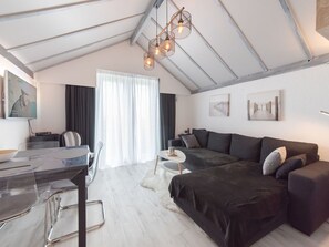 Fernseher, Tischfußball