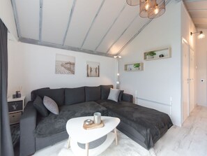 TV, table football - Cosy apartment for 4 guests with WIFI, pool, TV, terrace and panoramic view (De Haan)