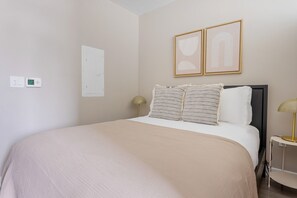 1 habitación, tabla de planchar con plancha, wifi y ropa de cama 
