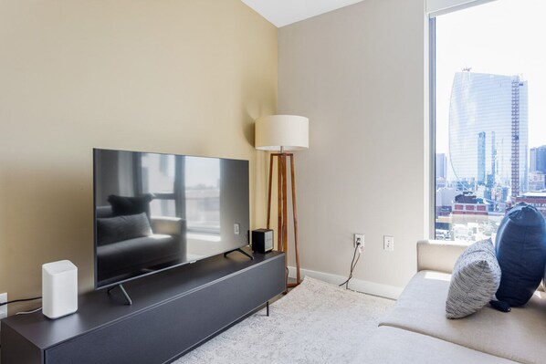 Télévision, chaîne hi-fi