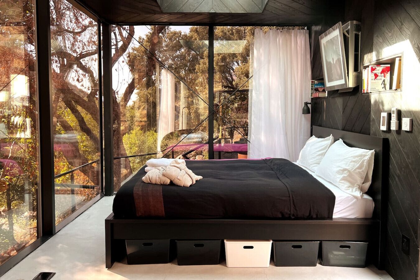 1 bedroom, desk, free WiFi, bed sheets