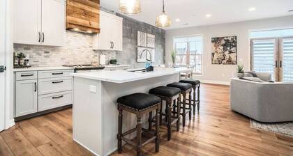 Spacious Downtown Retreat: Private Deck & Balcony