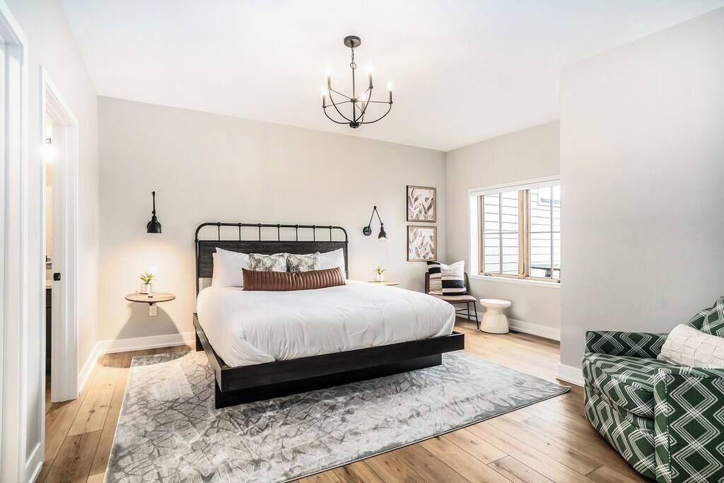 2 bedrooms, travel crib, WiFi, bed sheets