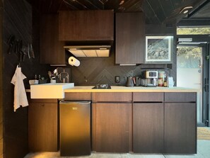 Geladeira, fogão, cooktop, cafeteira/chaleira