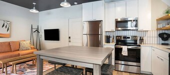 George 202 Modern 8th Street Condo with Balcony