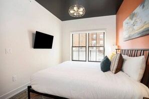 1 bedroom, WiFi, bed sheets - George 202: Modern 8th Street Condo with City-View Balcony (Holland)