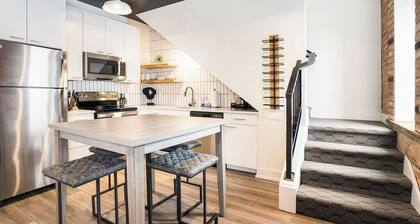 Stylish Downtown Loft with Balcony