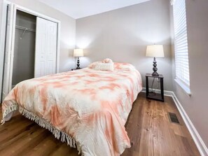 3 habitaciones, escritorio, tabla de planchar con plancha y wifi 