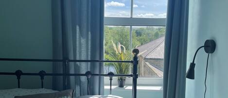 2 室のベッドルーム、WiFi、ベッドシーツ