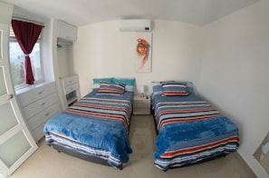 2 bedrooms, in-room safe, desk, iron/ironing board