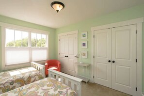 3 habitaciones, escritorio, tabla de planchar con plancha y wifi gratis