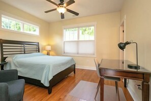 3 Schlafzimmer, Schreibtisch, Bügeleisen/Bügelbrett, kostenloses WLAN