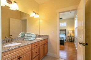 Combined shower/bathtub, hair dryer, towels, soap