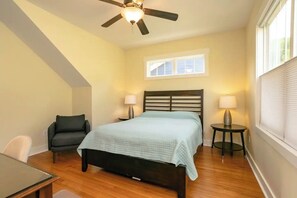 3 habitaciones, escritorio, tabla de planchar con plancha y wifi gratis 
