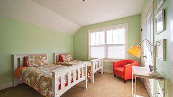 3 bedrooms, desk, iron/ironing board, free WiFi