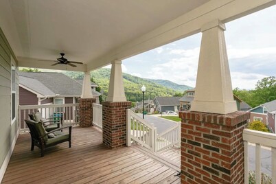 The Nest - The Perfect Asheville Getaway; Pet Friendly!, 10 Mins to Downtown