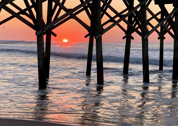 Playa en los alrededores y camastros 