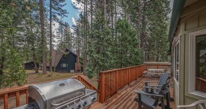 Updated Cabin-AC-game room- room for 2 families-Dogs Welcome