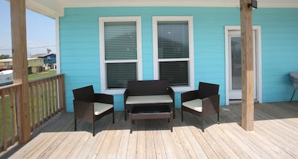 New Beachfront Oasis - Lots of Amenities!