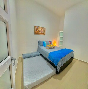 2 bedrooms, in-room safe, desk, iron/ironing board