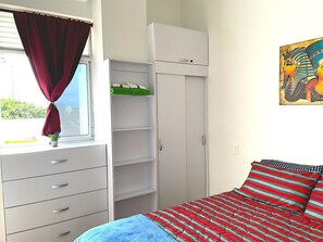 2 bedrooms, in-room safe, desk, iron/ironing board