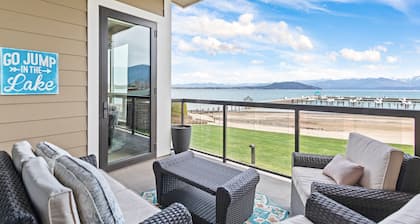 Lake view condo with WiFi, balcony, fireplace, & shared pool/hot tub/grills