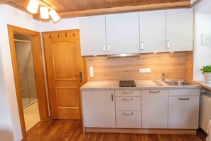 Kühlschrank, Herdplatte, Geschirrspüler