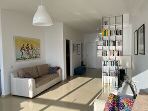 TV, DVD player - Your Home by the Sea (Vlorë)