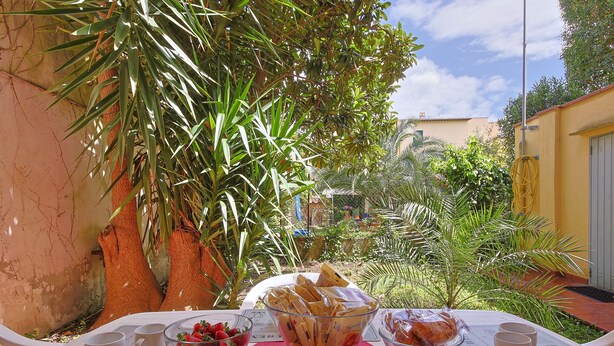 Outdoor dining - Cristina Garden (Pisa)