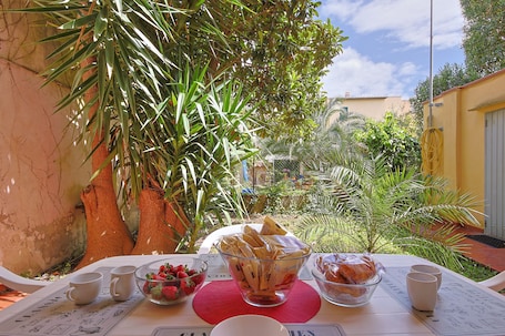 Outdoor dining. Cristina Garden