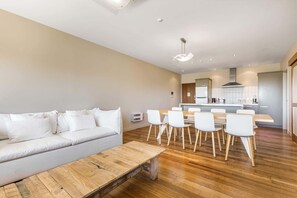 تلفزيون، مكتب