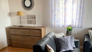 TV - Holiday Hill 53 by Interhome (Cerny Dul/Cista)