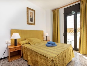 3 chambres, fer et planche Ă repasser