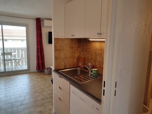 Fridge, microwave, oven, stovetop - T2 air-conditioned 5 minutes from the beach of Les Sablettes LLS2 (La Seyne-sur-Mer)