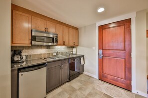 Fridge, microwave, stovetop, dishwasher - Ski In Ski Out + Walk to Restaurants & Shops - Penthouse Level, Hot Tub (Winter Park)